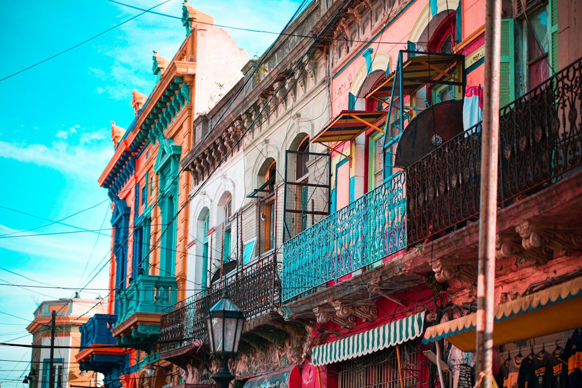 Fachadas con balcones de un edificio de la Ciudad de Buenos Aires